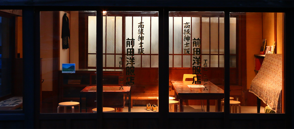 当時からの家具や置物がそこかしこにあり、まるでタイムスリップしたような気分を味わえます。